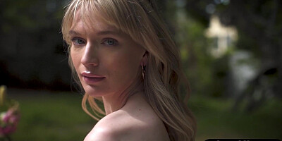 Smallish towheaded flashes ginormous rump outdoors