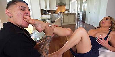 Feet Slave And Richelle Ryan - Feet Play With A