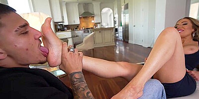 Feet Slave And Richelle Ryan - Feet Play With A