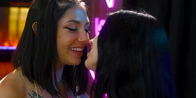 Alex Coal Has A Virtual Affair With Delicious Brenna McKenna