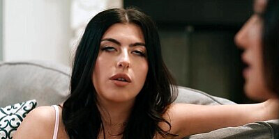 GIRLSWAY - Mischievous Gal Ritchie Sabotages Stepmom Jennifer White's Attempts At Selling The House