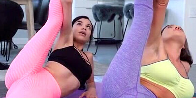 Yoga - video 6 (Savannah Sixx)