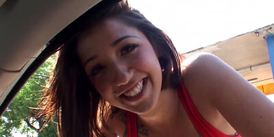 Driver meets sexy chick with Monroe piercing and throws her a leg