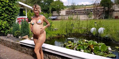 Impudent guy quickly fucks pregnant wife in backyard