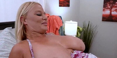 Hot Stepmom Services My Stuck Package - London River