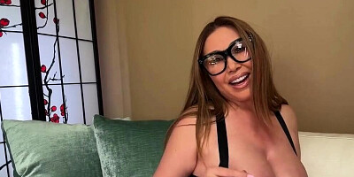 TRADING FAVORS WITH MY STEP MOM - KIANNA DIOR