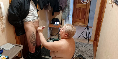 Mature milf with big tits instead of tip jerks off and sucks my dick