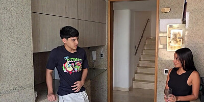 ESPIO A MI HIJASTRO MASTURBNDOSE Y TAMBIN A MIS HIJASTROS FOLLANDO Y EXCITA