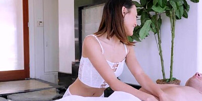 Cum 4K: Jasmine Grey handjob