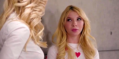 Bella Bends, Kenzie Reeves And Dava Foxx In Teen 18+ Lets Stepmom And Bff Eat Her Pussy