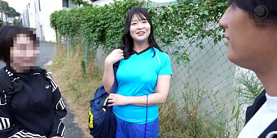 LULU-368 A frustrated big-assed, voluptuous housewife, Ichika Seta, brings the student coach of the moms' volleyball team home and gives him a quick, sticky blowjob, swallowing his young, hard cock over and over again