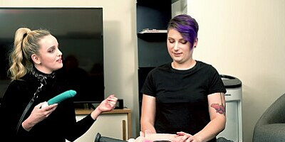 Sexy Charlie Forde & Mia Amethyst: Lesbian Hookup! PAWG Warning!