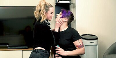 Sexy Charlie Forde & Mia Amethyst: Lesbian Hookup! PAWG Warning!