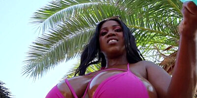 Brazzers - Ebony bbw Maserati dominates petite blonde