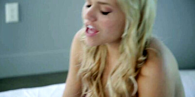 Sweetheart blonde Mia Malkova screwed in the missionary pose