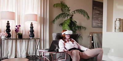 Strap dildo dual banging bodacious red-haired cougar