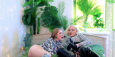 Arya Grander In Hot Lesbians Sex Strap-on Pussy Domination Playing With Curvy Submissive Girl