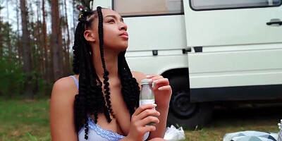 Lilith Und Naomi Machen Eine Heibe Camper-tour