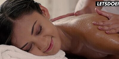 Masseuse Has Relaxing Lesbian Sex with Client - LETSDOEIT