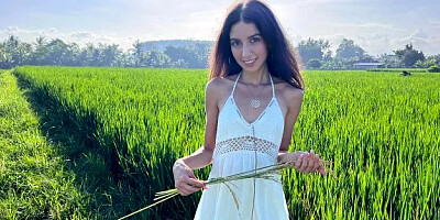 Cute Rice Picker Girl 18 Y.o. Fucks New Boss on His Farm - Creampie