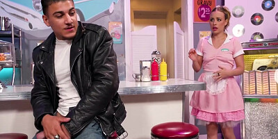 Victor Ray And Anna Claire Clouds - Diner Waitress Shocked By Hung Client When He Masturbated