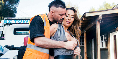 Lustful MILF Richelle Ryan gets nicely fucked outdoors