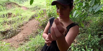 Perdida En El Bosque Y Follada With Mini Diva