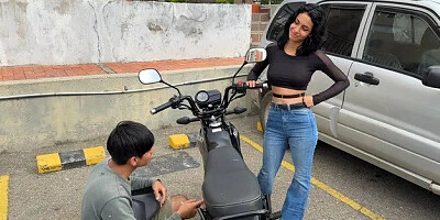 Cute Unknown Girl Asks Me for Help with Her Motorcycle and I Do Some Maintena...