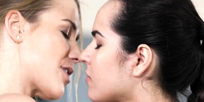 Pretty Alexis Crystal's ponytail action