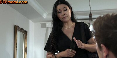 Bigass MILF bounces on stepsons dick