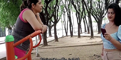 Invita A Tomar Un Cafe Y Terminan Chapandose Sus Tetas Y Dandole Dedo En Su Pussy - Historia Completa - Porno En Espanol 12 Min - Candy Rouse, Mujer Caliente And Big Pussy