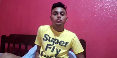 Super-cute amateur Latino Elian wanks solo in his apartment