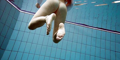 Sinful hoochie - pool trailer - Underwater Show