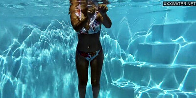 Witching Sofie Otis's underwater porn