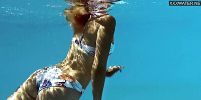 Witching Sofie Otis's underwater porn