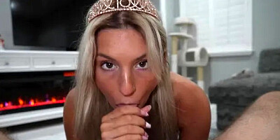 Slutty 18 Year Old Girl Breaks in the New Year with a Massive Facial!!