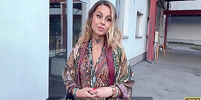 Hunter Ran Into A Sexy Chick In Public And Fucked Her In The Fortune-telling Salon 18 Min