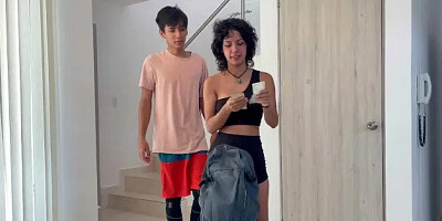 Pequea Latina Paga Deuda a Su Hermanastro Mayor Con Una Rica Follada Y Venid...