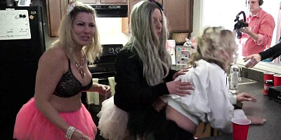 Comely Heather C Payne - party action - Swinger-Blog XXX