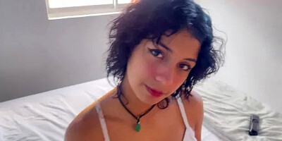 Me Escondo En La Habitacion De Mi Pequea Hermanastra Para Espiarla Mientras ...