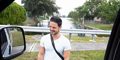 Bikini beauty seduces a guy who wants to get off with her