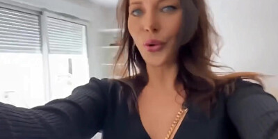 Pam rejoint ana pour un partie de cul entre elles