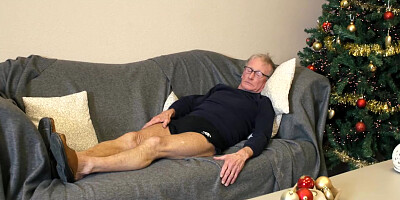 Snow Maiden jumps on old man's cock on Christmas