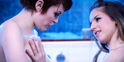 Stella Cox and Bree Daniels are scissoring so nicely
