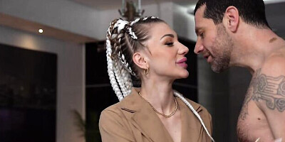 Candee Licious and Vyan Hill are fucking with a nice huge dick