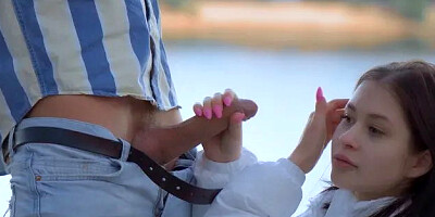 Risky Blowjob on the Beach for a Friend