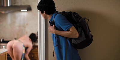 MOMMY S BOY - MILF Siri Dahl Caught Naked In The Kitchen Stepson Banged Her Hard SPANISH SUBTITLES