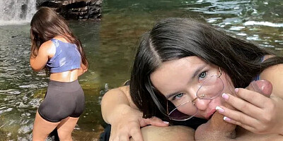 A Date in a Magical and Distant Place with an Adventurer Ends in Sex Outdoors.