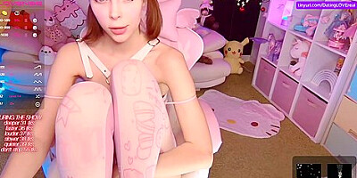 Beautiful young girl undresses and masturbates in front of a webcam : Model LittleKitty69