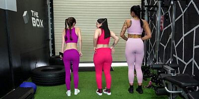 Trainers Big Penis Passed Around In Gym